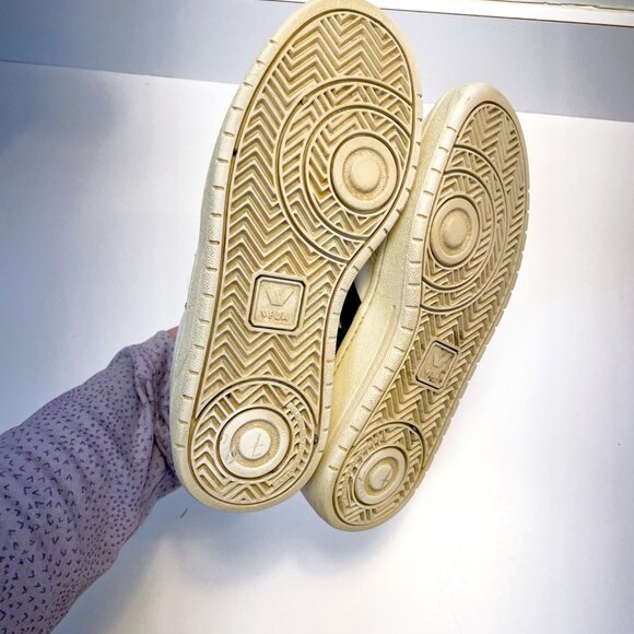 Veja V-10 Sneaker, Size 6 - Picture 6 of 9